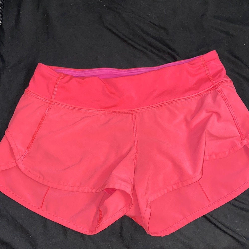Lululemon size small pink shorts with pockets size 2